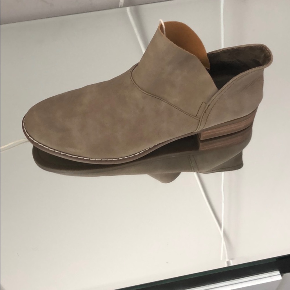 AMERICAN EAGLE BOOTIES